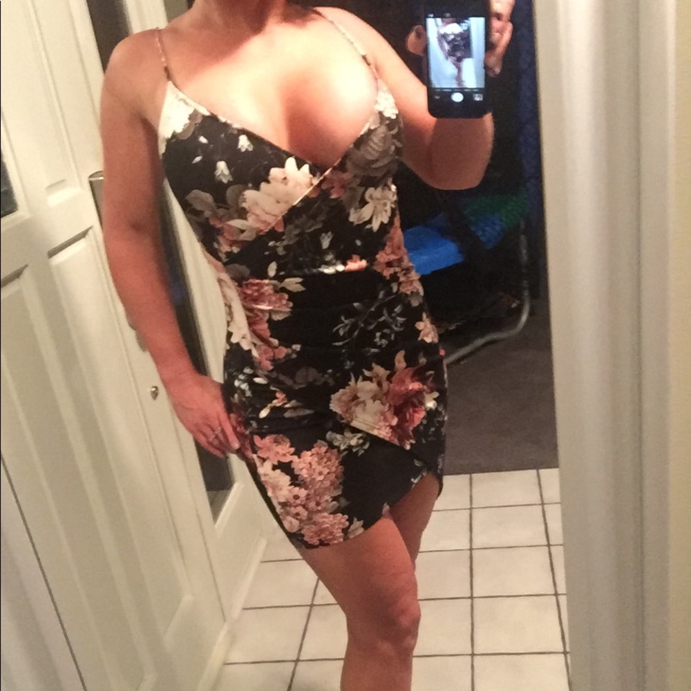 Black floral dress by Windsor. - Picture 1 of 5